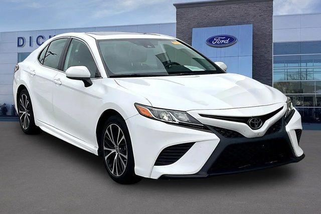 2020 Toyota Camry SE FWD photo