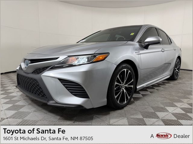 2020 Toyota Camry Hybrid SE FWD photo