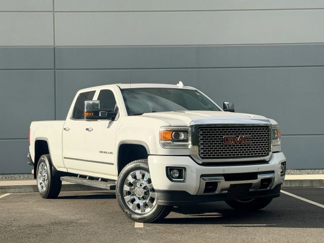2015 GMC Sierra 2500HD Denali 4WD photo