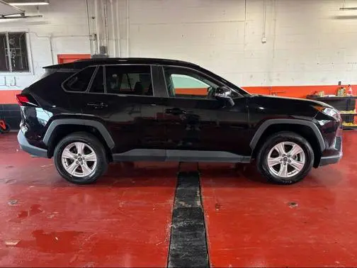 2021 Toyota RAV4 XLE FWD photo