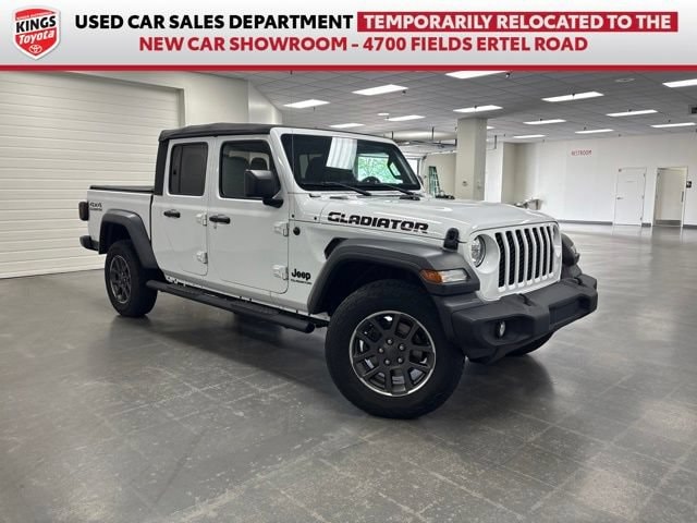 2021 Jeep Gladiator Sport 4WD photo