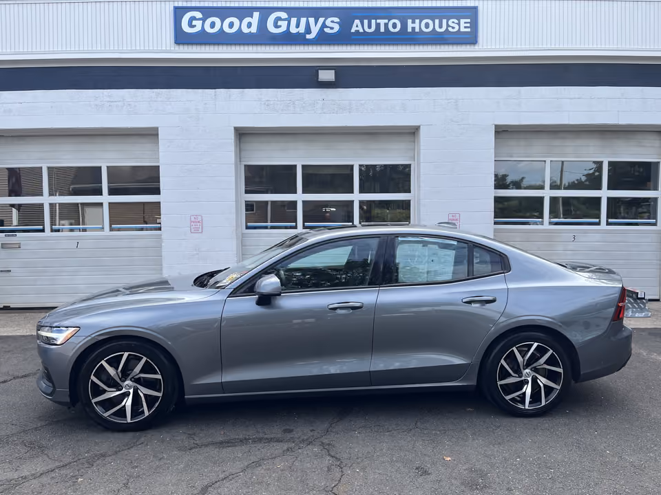 2020 Volvo S60 Momentum AWD photo