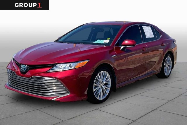 2020 Toyota Camry Hybrid XLE FWD photo
