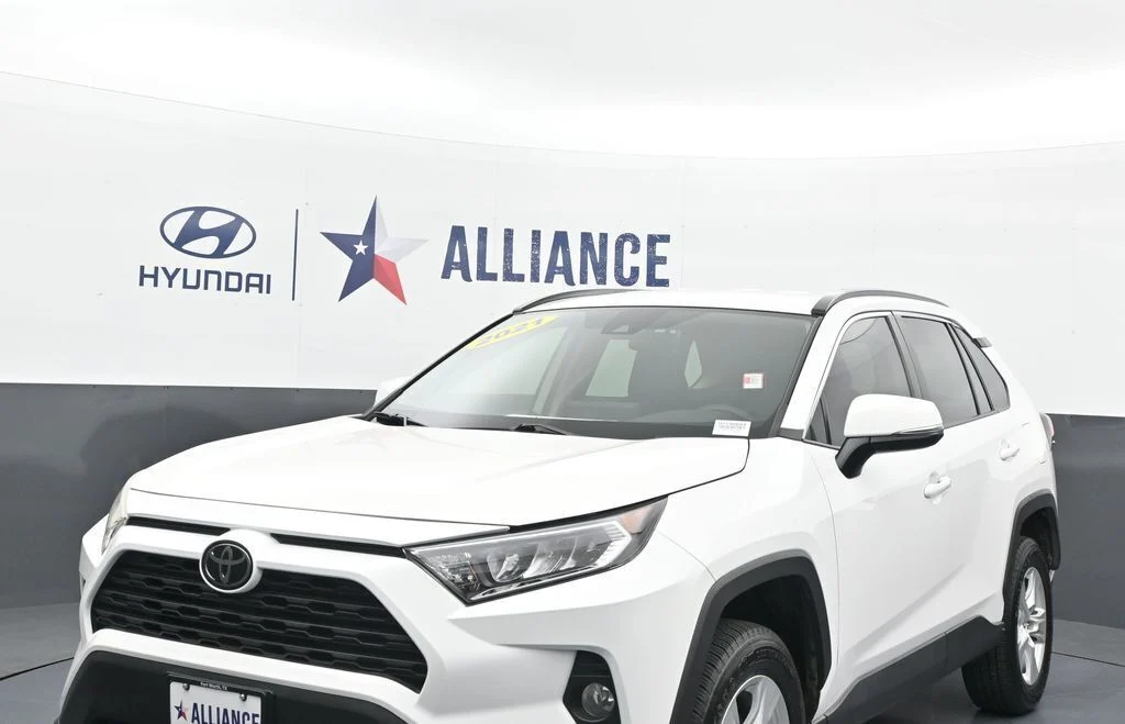 2021 Toyota RAV4 XLE FWD photo
