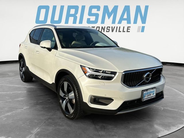 2021 Volvo XC40 Momentum AWD photo