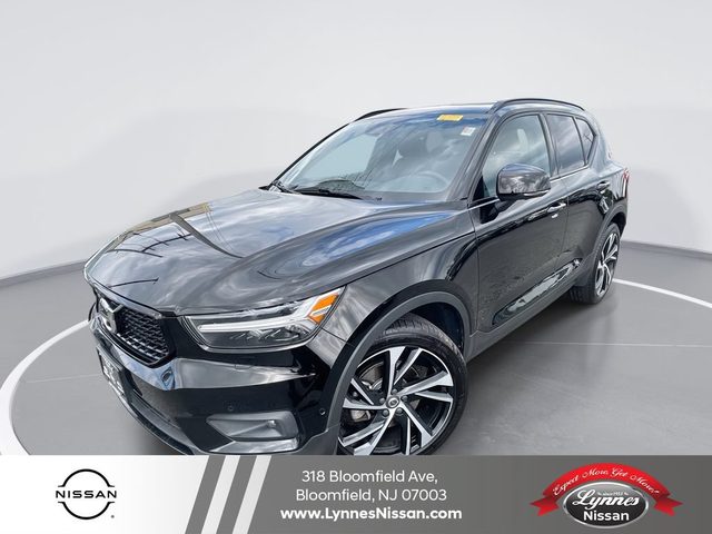 2021 Volvo XC40 R-Design AWD photo