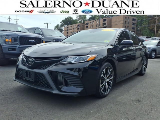 2020 Toyota Camry SE FWD photo
