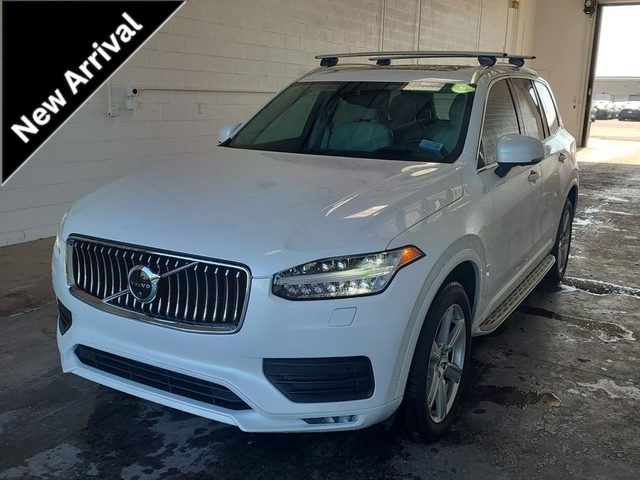 2021 Volvo XC90 Momentum AWD photo
