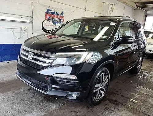 2017 Honda Pilot Elite AWD photo