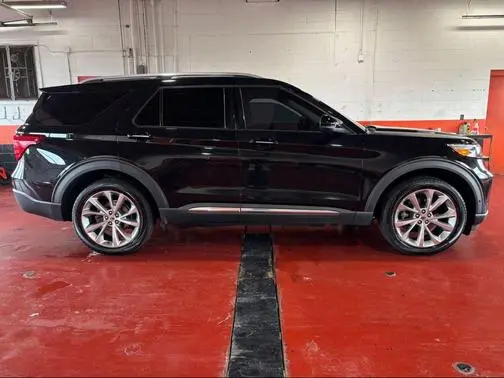 2021 Ford Explorer Platinum 4WD photo