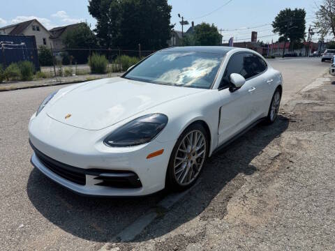 2020 Porsche Panamera RWD photo