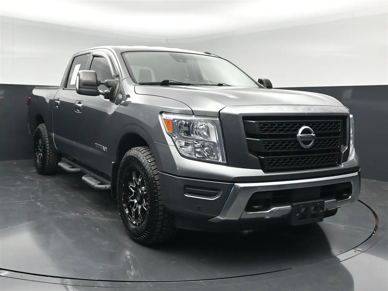 2021 Nissan Titan SV 4WD photo