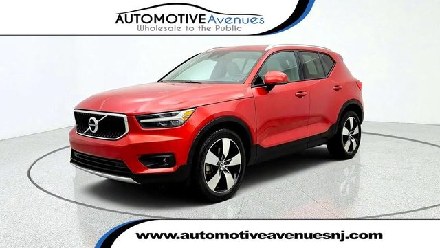 2021 Volvo XC40 Momentum AWD photo