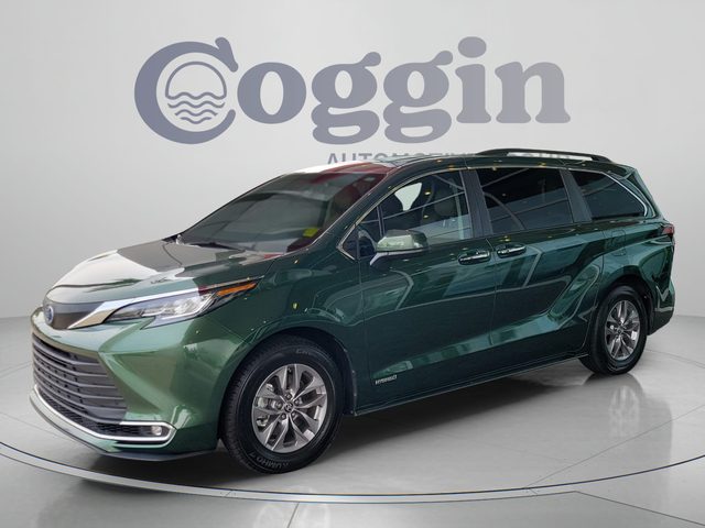 2021 Toyota Sienna XLE FWD photo