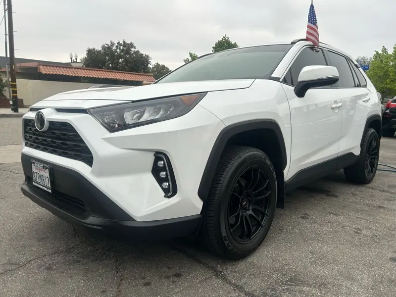 2021 Toyota RAV4 LE AWD photo