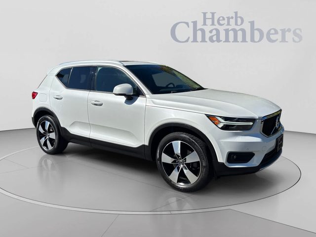 2021 Volvo XC40 Momentum AWD photo
