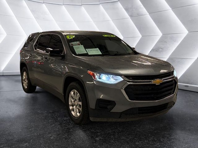 2021 Chevrolet Traverse LS AWD photo