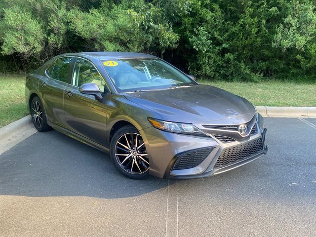 2021 Toyota Camry SE AWD photo
