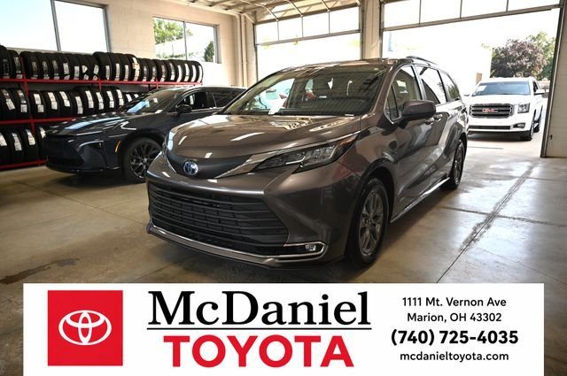 2021 Toyota Sienna XLE FWD photo