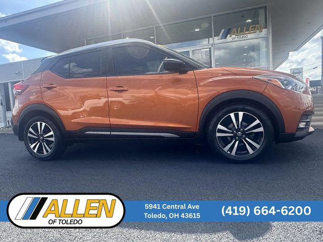 2020 Nissan Kicks SR FWD photo