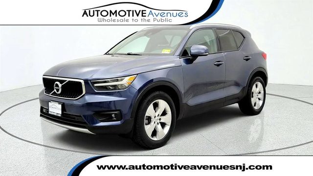 2021 Volvo XC40 Momentum AWD photo