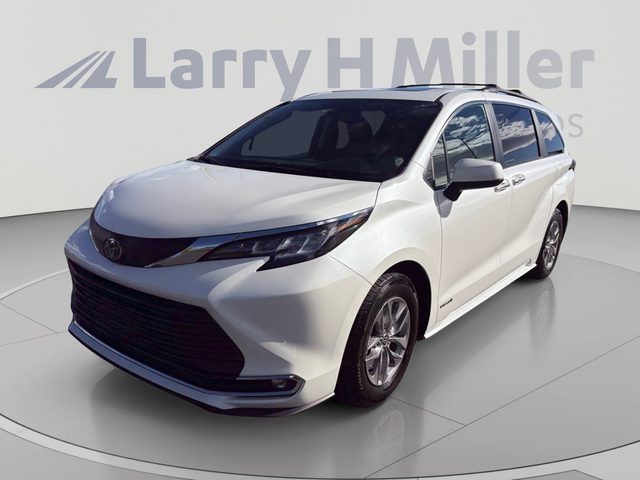 2021 Toyota Sienna XLE FWD photo