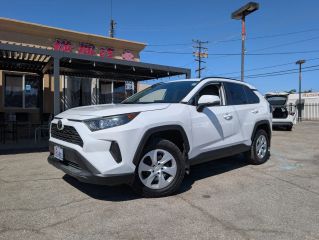 2021 Toyota RAV4 LE FWD photo