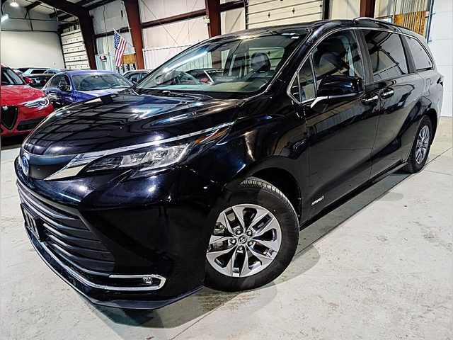 2021 Toyota Sienna XLE FWD photo