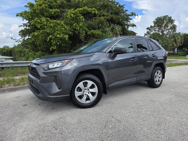 2021 Toyota RAV4 LE AWD photo