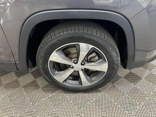 2019 Jeep Cherokee Limited FWD photo