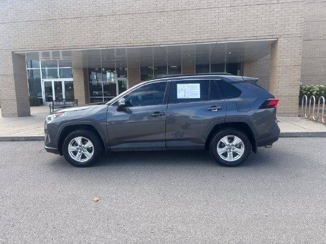 2021 Toyota RAV4 XLE FWD photo