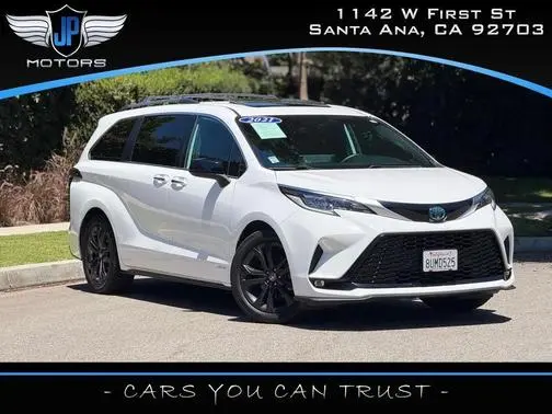2021 Toyota Sienna XSE FWD photo