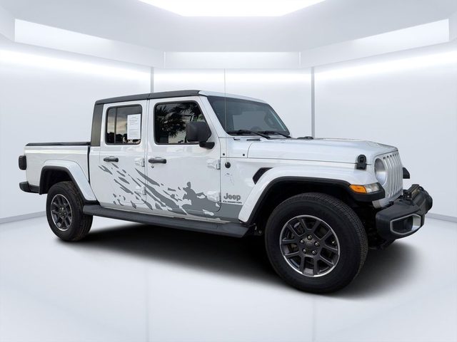 2021 Jeep Gladiator Overland 4WD photo