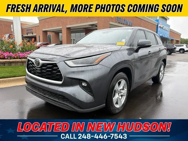 2021 Toyota Highlander LE FWD photo