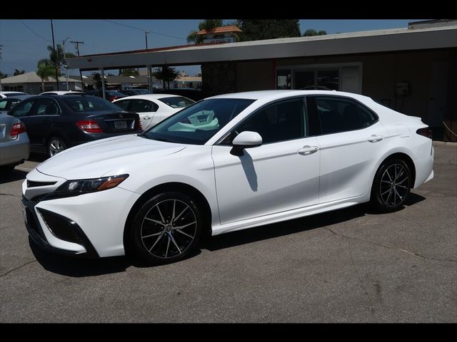 2021 Toyota Camry SE FWD photo