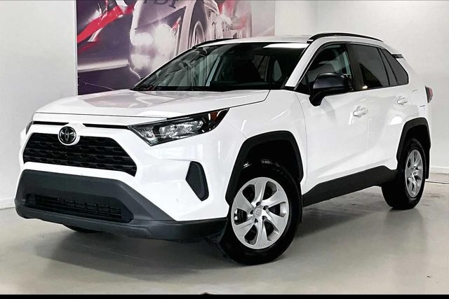 2021 Toyota RAV4 LE FWD photo