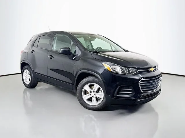 2021 Chevrolet Trax LS FWD photo