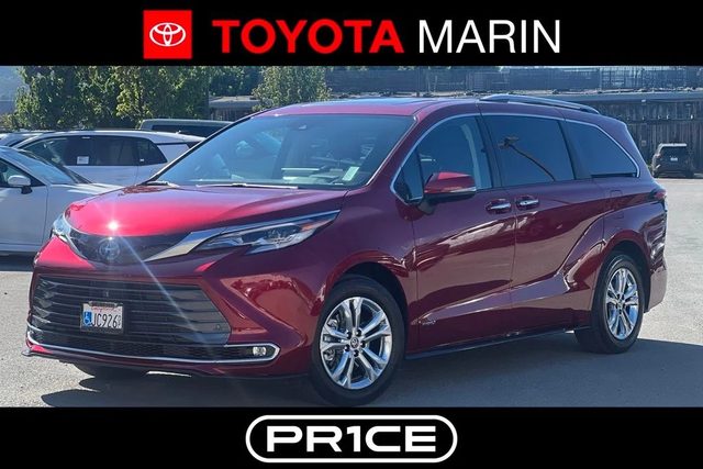 2021 Toyota Sienna Platinum AWD photo