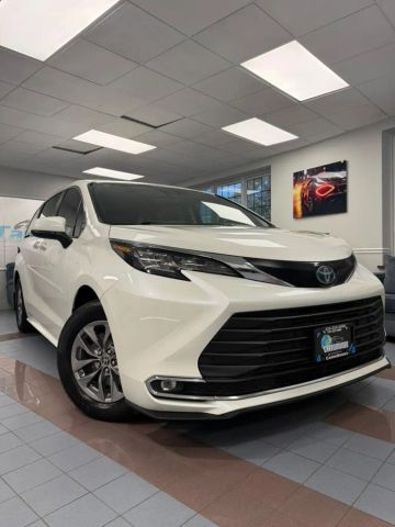 2021 Toyota Sienna XLE AWD photo