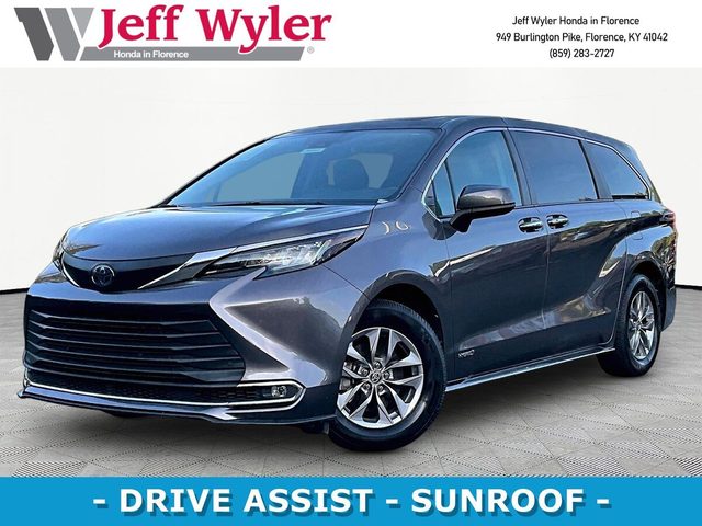 2021 Toyota Sienna XLE FWD photo