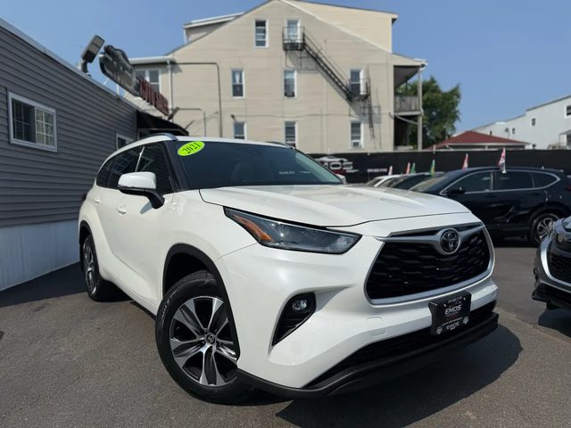 2021 Toyota Highlander XLE AWD photo