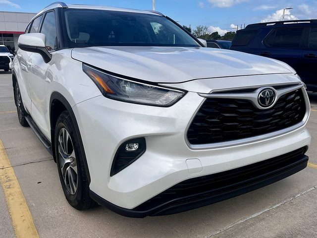 2021 Toyota Highlander XLE FWD photo