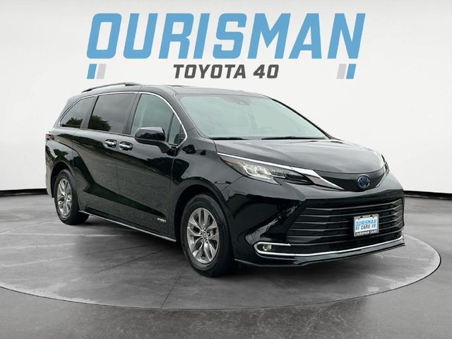2021 Toyota Sienna XLE FWD photo