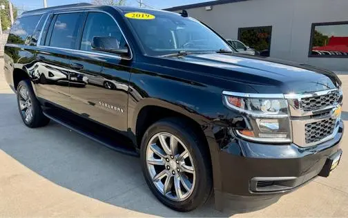 2019 Chevrolet Suburban LT 4WD photo