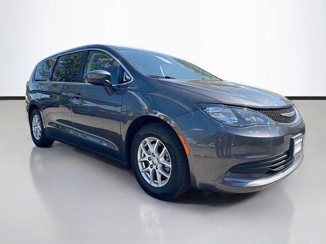 2020 Chrysler Voyager LX FWD photo