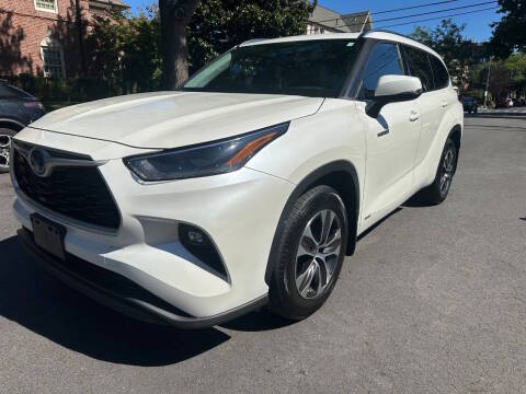 2021 Toyota Highlander Hybrid XLE AWD photo