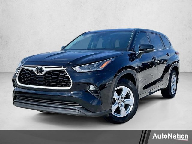 2021 Toyota Highlander LE FWD photo