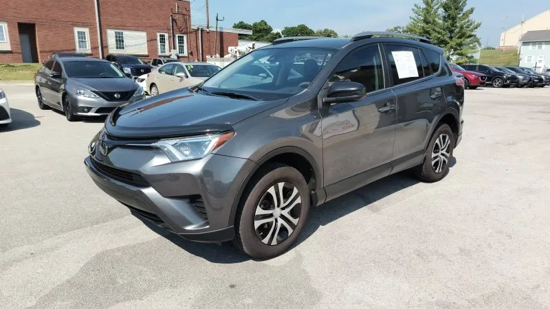 2018 Toyota RAV4 LE FWD photo