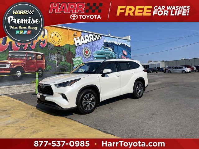 2021 Toyota Highlander XLE AWD photo