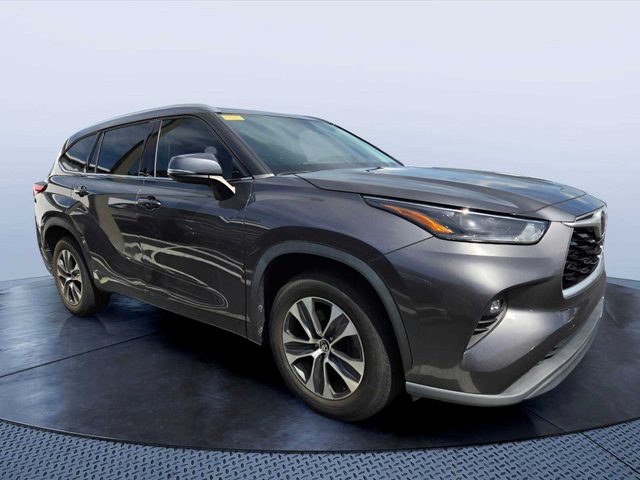 2021 Toyota Highlander XLE FWD photo